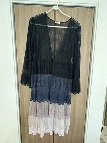 새상품급 axes femme 그라데이션 레이스 가운 블랙