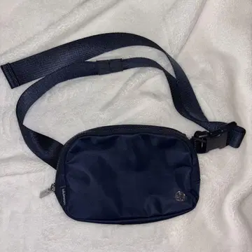 룰루레몬 Everywhere Belt Bag 네이비