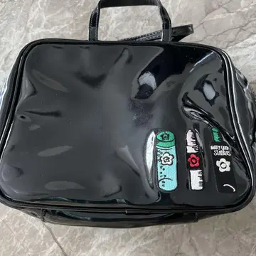 MARY QUANT 블랙 파우치