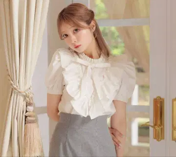 새상품 엠미에메 Pearl ruffle bow tie blouse