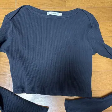 MOUSSY 크롭 상의