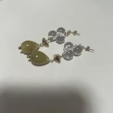 화이트 그린 드롭 귀걸이