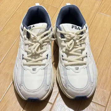 FILA 스니커즈 화이트 x 네이비 24.5cm