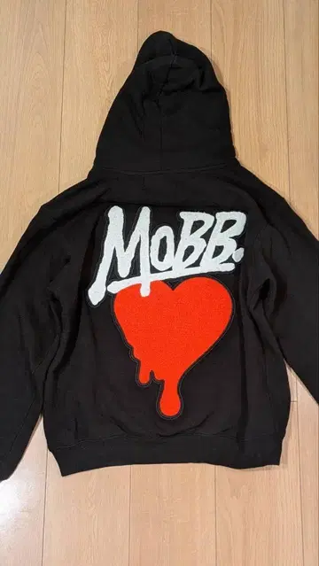 모브 후드티 HEART DRIP WAPPEN HOODIE -BLACK