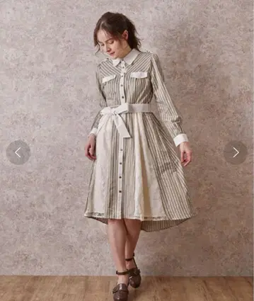 axes femme 스트라이프 바이컬러 레이스 절개 원피스