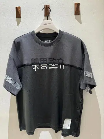 안타 카일리 시리즈 T-shirt