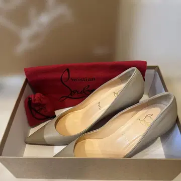 Christian Louboutin 베이지 하이힐 펌프스