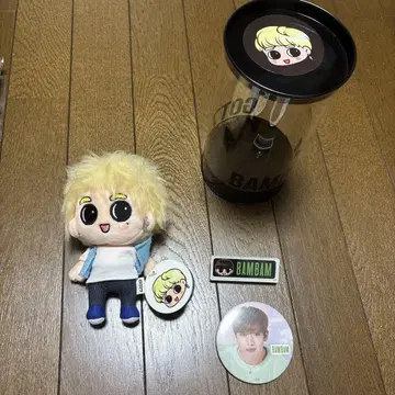 BAM BAM 봉제 인형과 명찰과 캔배치