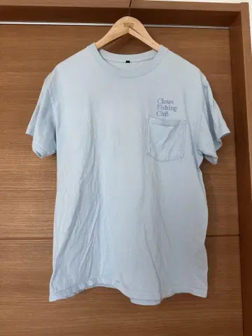 Chaos Fishing Club 포켓 부착 T셔츠 라이트 블루