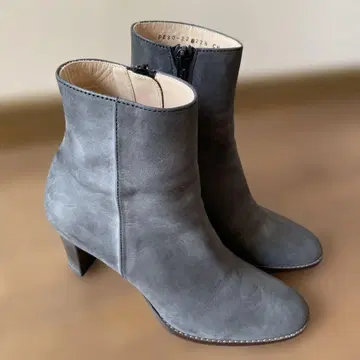 아키라 오오사키, 그레이 가죽 부티 22.5cm