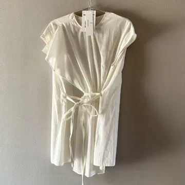 AKIRANAKA Emelie gathered panel pullover
