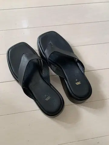 ZARA 통굽 샌들