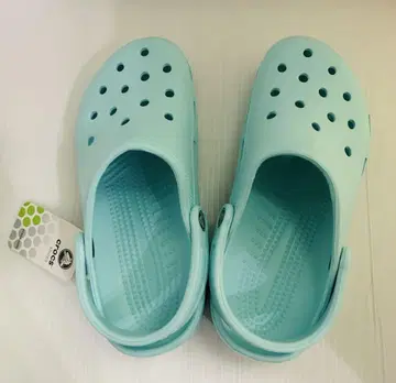 택 포함 새상품 crocs 아이스 블루 M 사이즈 24cm~25cm