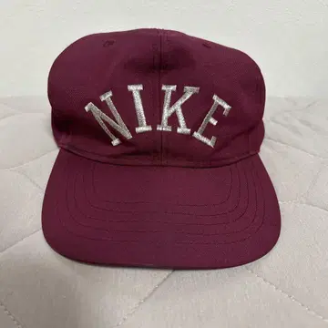 NIKE 와인 레드 캡