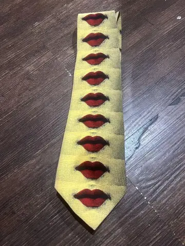 John Ashford 입술 프린트 넥타이