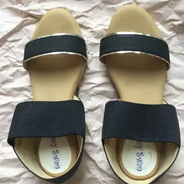 검은색 스트랩 샌들 25.5cm