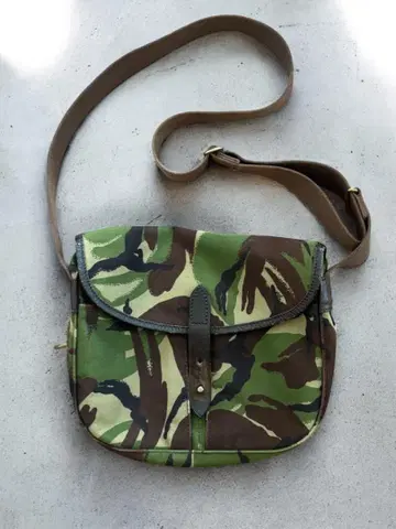 레어 BRADY [브레디] STOUR BAG CAMO 카모플라쥬 숄더백