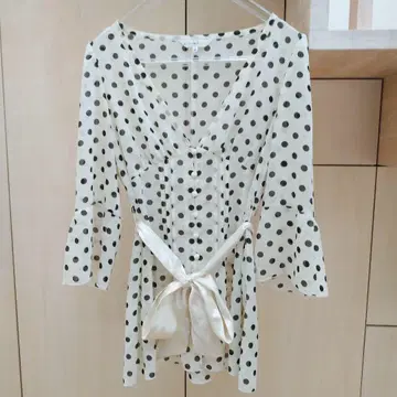 Real Riche 도트 무늬 상의