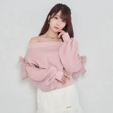 로제 뮤즈 오프숄더 맨투맨 상의 핑크