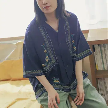 niko and - 플라워 자수 셔츠