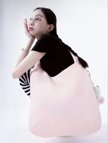 Smyeon Soft embroidery shoulder bag 핑크