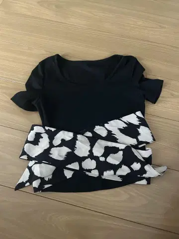 애니멀 프린트 프릴 반팔 티셔츠