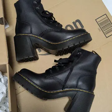 Dr. Martens Jesy Black (힐)