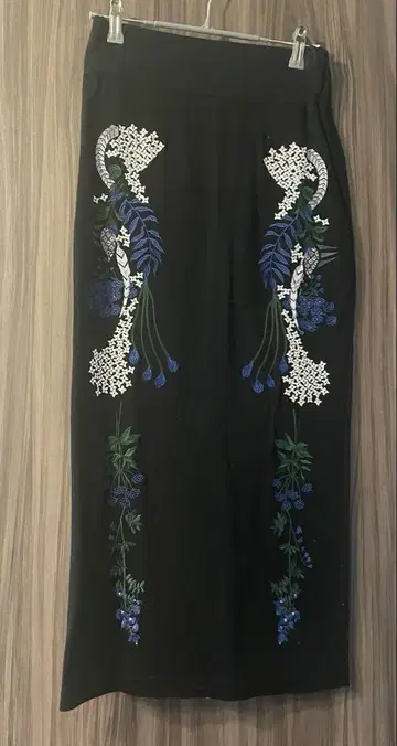 마메쿠로구치 Embroidery Jersey Skirt 자수 스커트