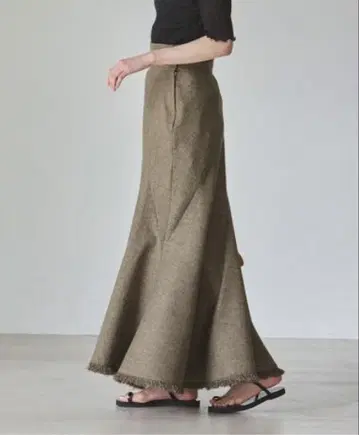 NOBLE 멜란지 컬러 린넨 라이크 토네이도 스커트