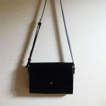 블랙 가죽 숄더백
