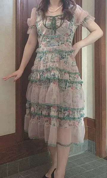 프릴 꽃무늬 미디 기장 원피스