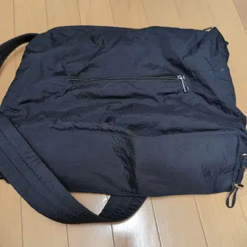 글로벌 워크 블랙 숄더백 지퍼 포켓 부착