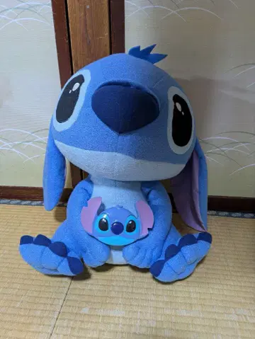 스티치 봉제 인형과 문구류 케이스