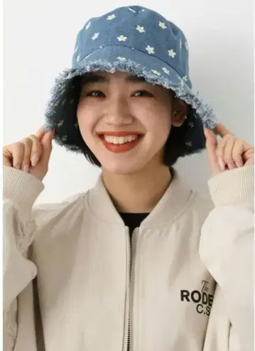 로데오크라운즈 데님 블루 꽃무늬 자수 버킷햇