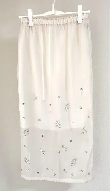 [슬로브 이에나] 비쥬 자수 시어 스커트