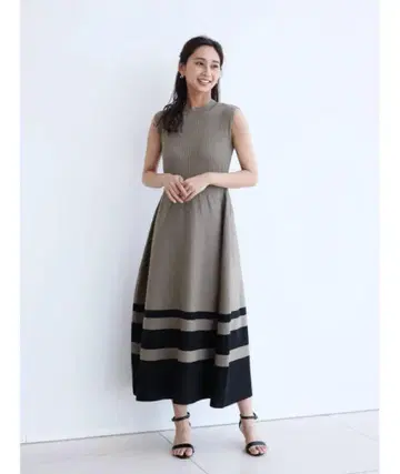 FENNEL 페넬 슬리브리스 배색 니트 원피스