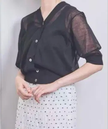 유나이티드 애로우즈 시어 V넥 가디건 5SL 블랙