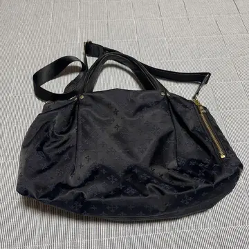 russet 나일론 토트백 로고