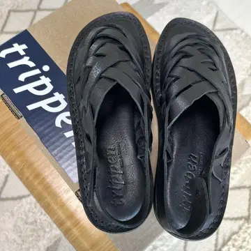 새상품 트리펜 블랙 가죽 샌들