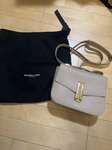 데멜리에 숄더백