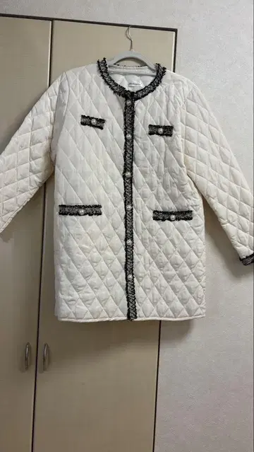 아이보리 퀼팅 롱 자켓