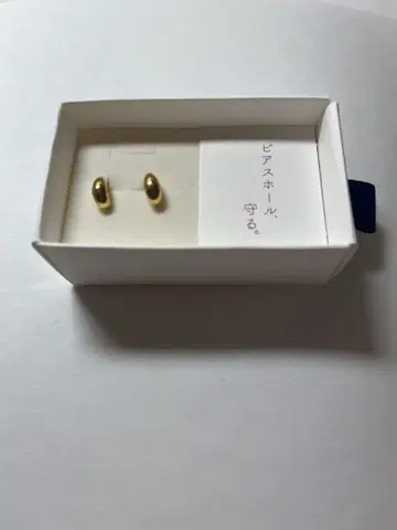 [ 미사용 새상품 ] 나데시코 스타일 초승달 귀걸이 골드