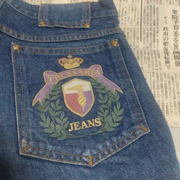 TRUSSARDI 청바지입니다.