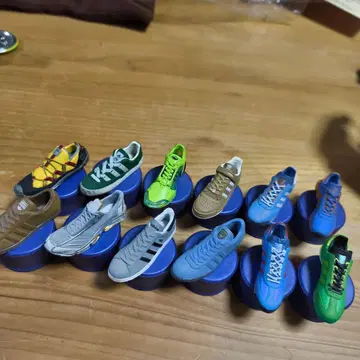 adidas 미니어처 스니커즈 세트 12족 보틀캡