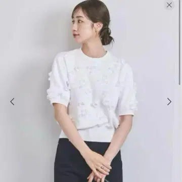 유나이티드 애로우즈 3D 플라워 모티브 숏 슬리브 니트