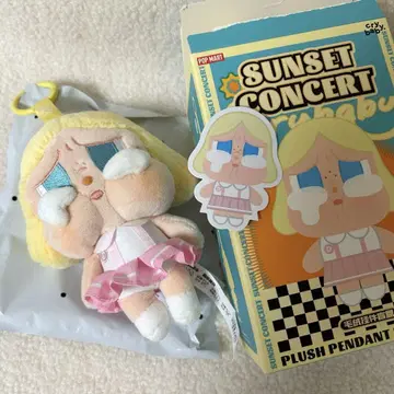CRYBABY 봉제 인형 펜던트 Sunset Concert 시리즈