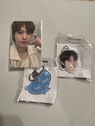 Jung Hyun 포토 카드 & 키링 세트