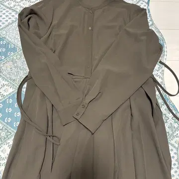 카키 긴팔 셔츠 원피스