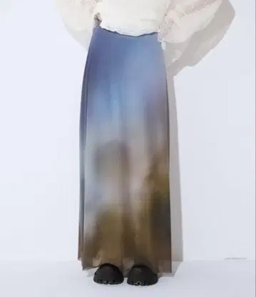 그래픽 시어 스커트 지나시스 미사용 새상품 이번 시즌 신상