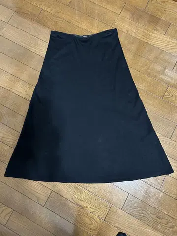 띠어리 A라인 롱 스커트 블랙